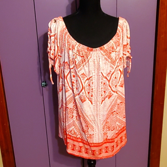 Maurices Tops - Matrices size 2 (2X) top laced shoulders EUC PLUS